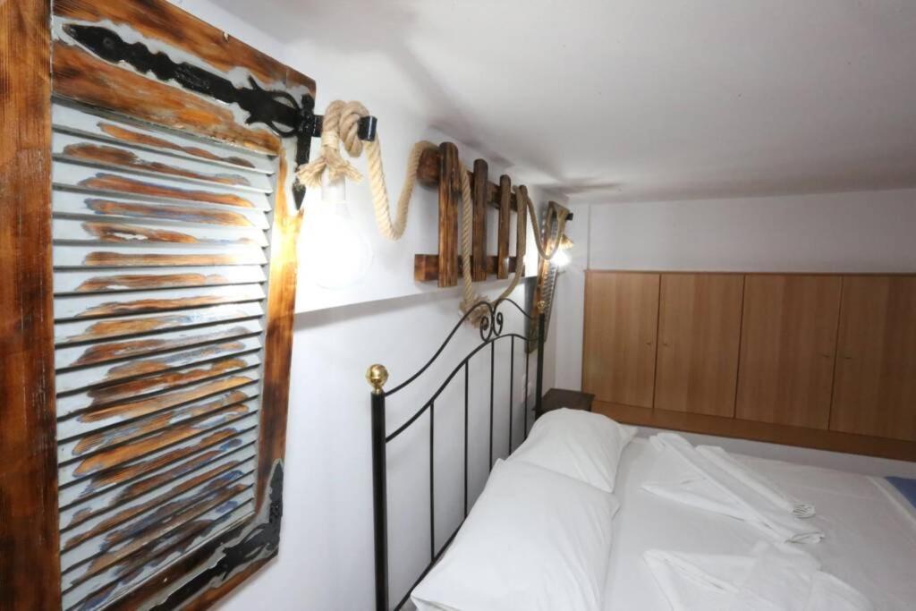 Lignum Apartment Ermoupoli Bagian luar foto