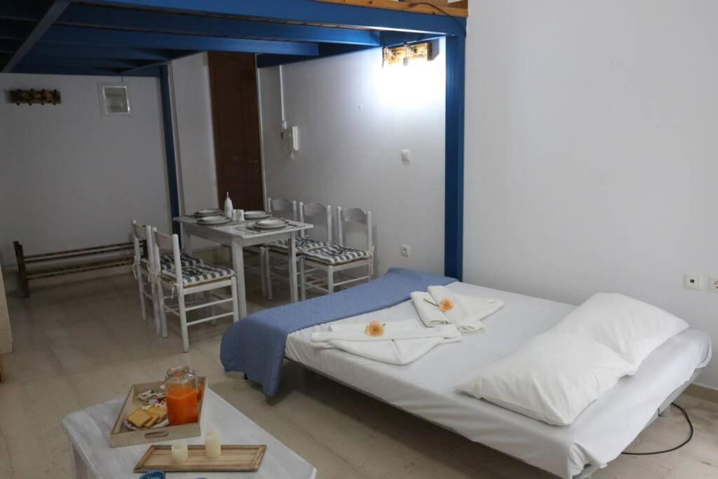 Lignum Apartment Ermoupoli Bagian luar foto