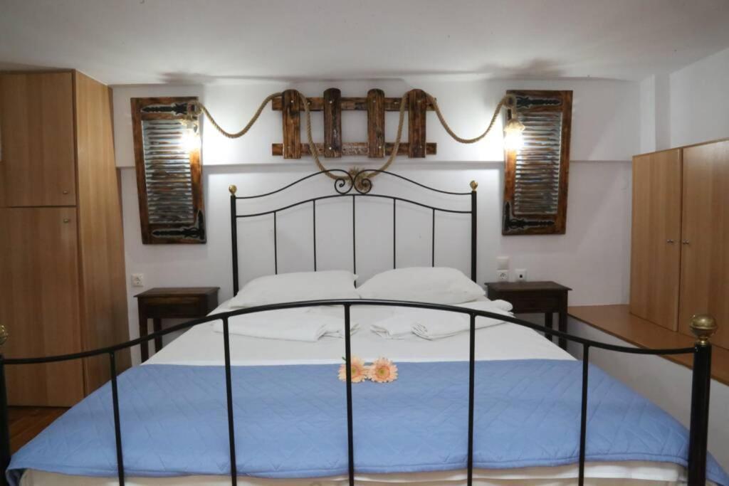Lignum Apartment Ermoupoli Bagian luar foto