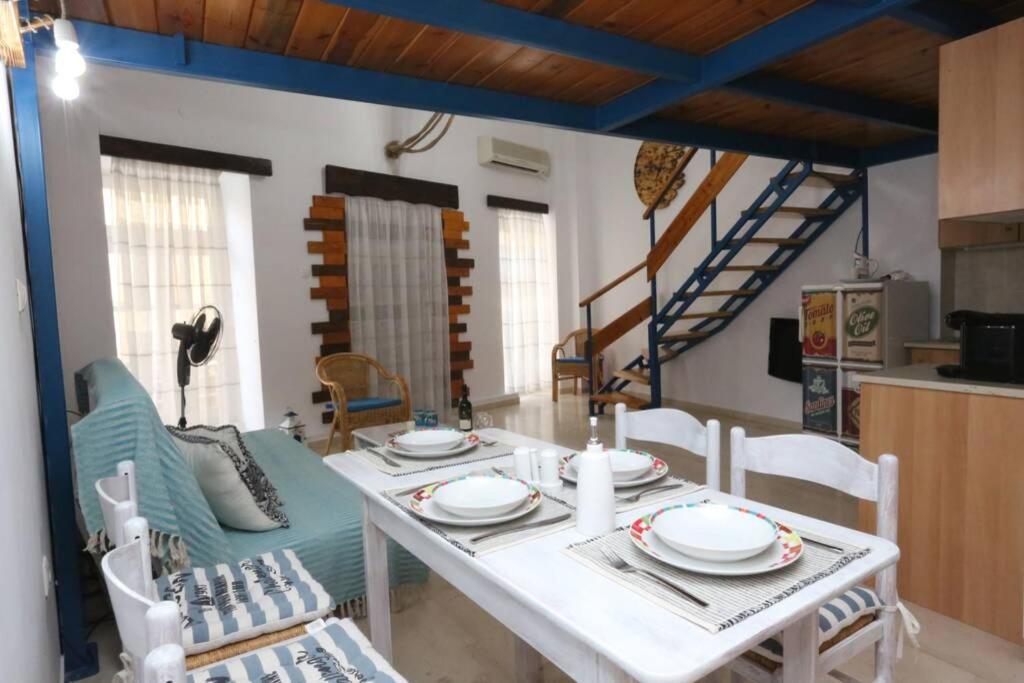 Lignum Apartment Ermoupoli Bagian luar foto