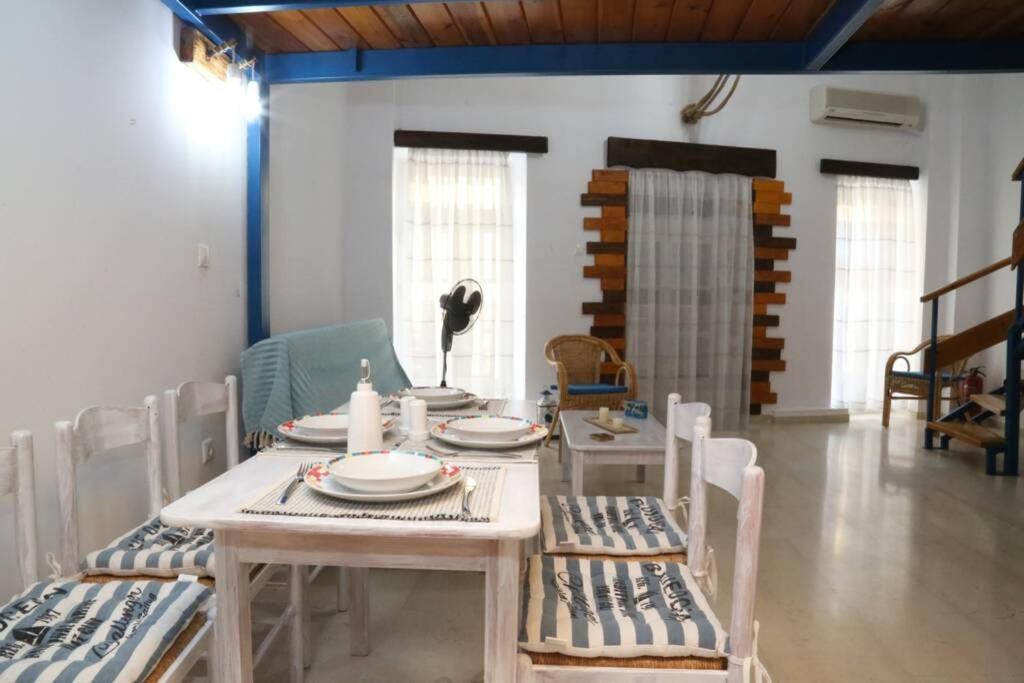 Lignum Apartment Ermoupoli Bagian luar foto