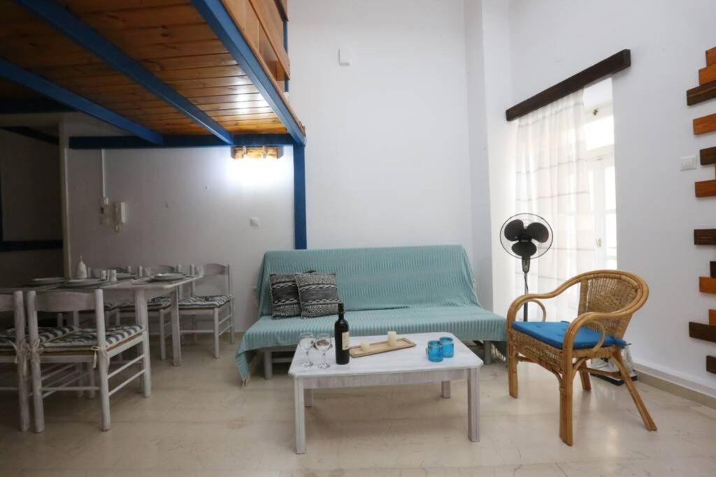 Lignum Apartment Ermoupoli Bagian luar foto