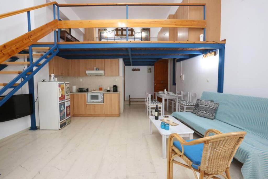 Lignum Apartment Ermoupoli Bagian luar foto
