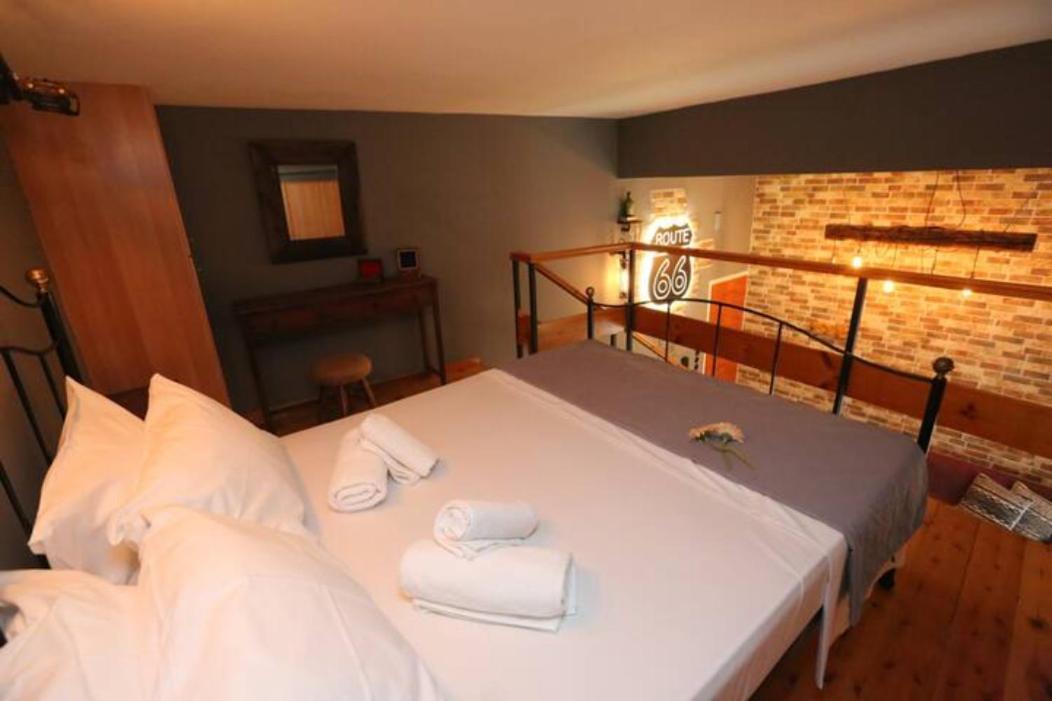 Lignum Apartment Ermoupoli Bagian luar foto